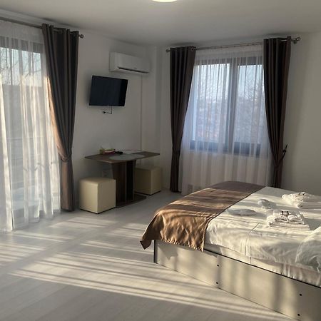Hotel Palas Grand View Jászvásár Kültér fotó