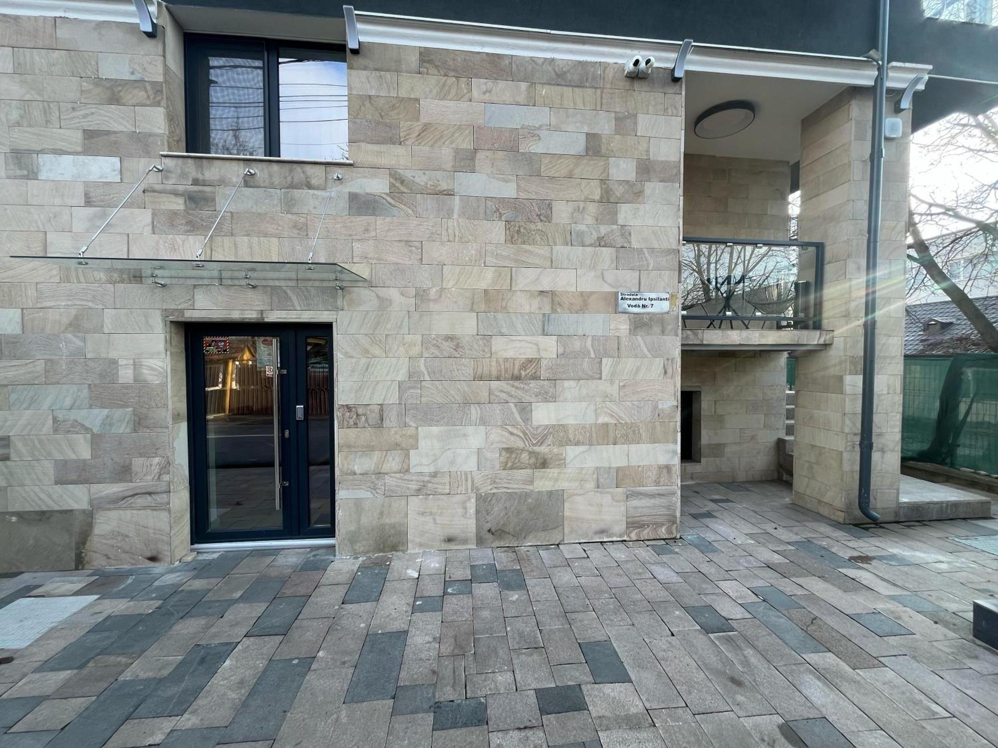 Hotel Palas Grand View Jászvásár Kültér fotó
