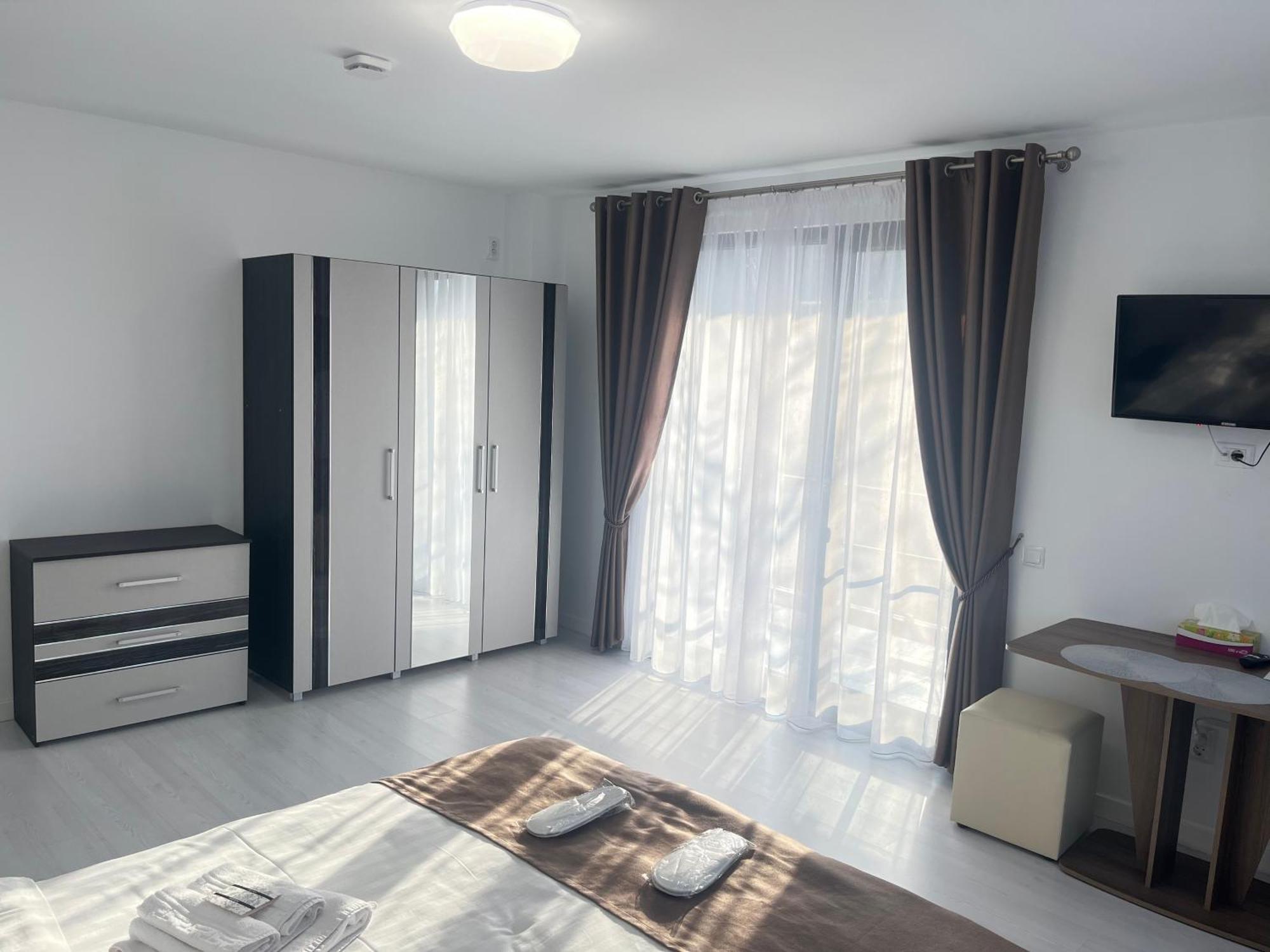 Hotel Palas Grand View Jászvásár Kültér fotó
