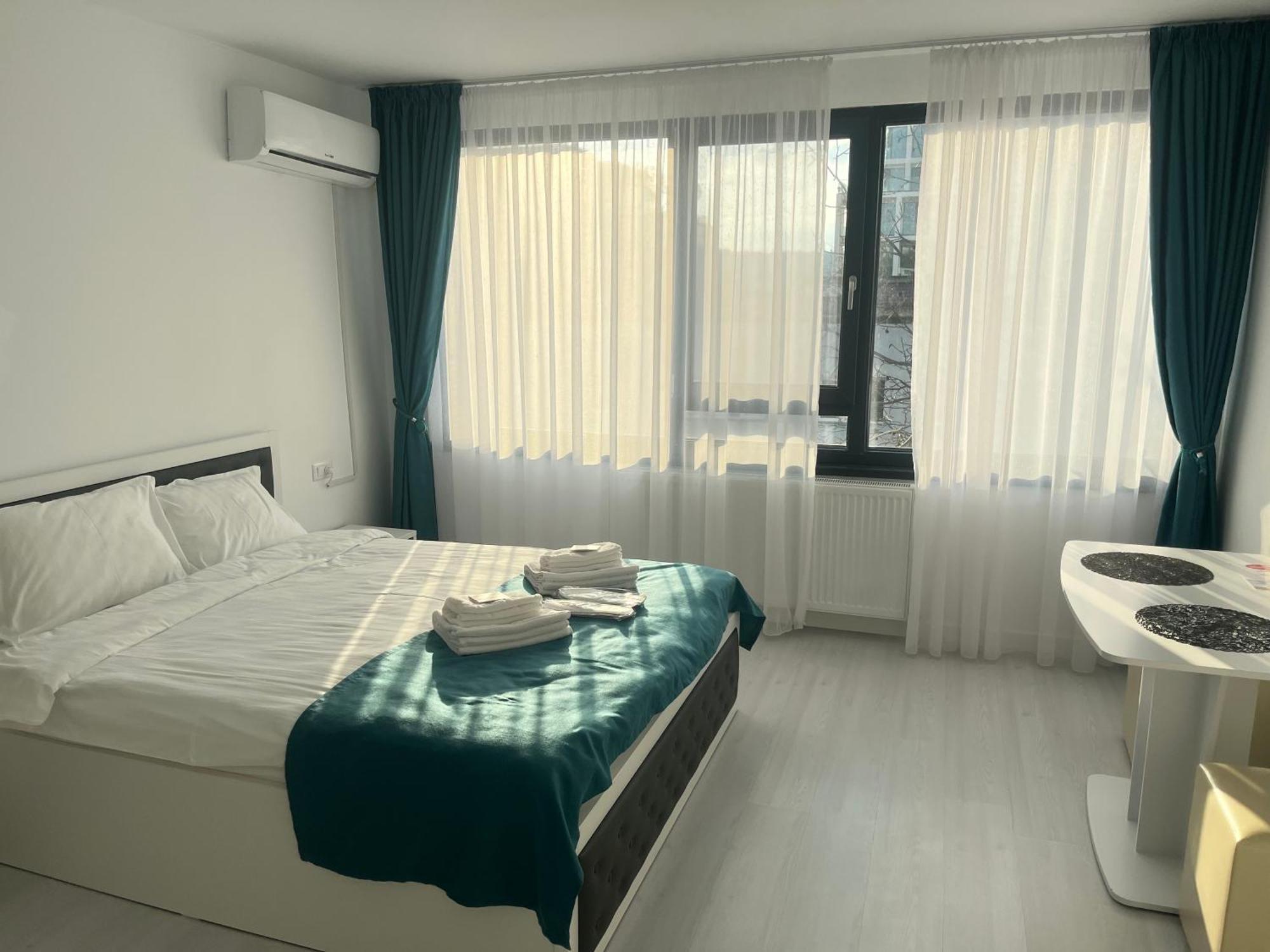 Hotel Palas Grand View Jászvásár Kültér fotó