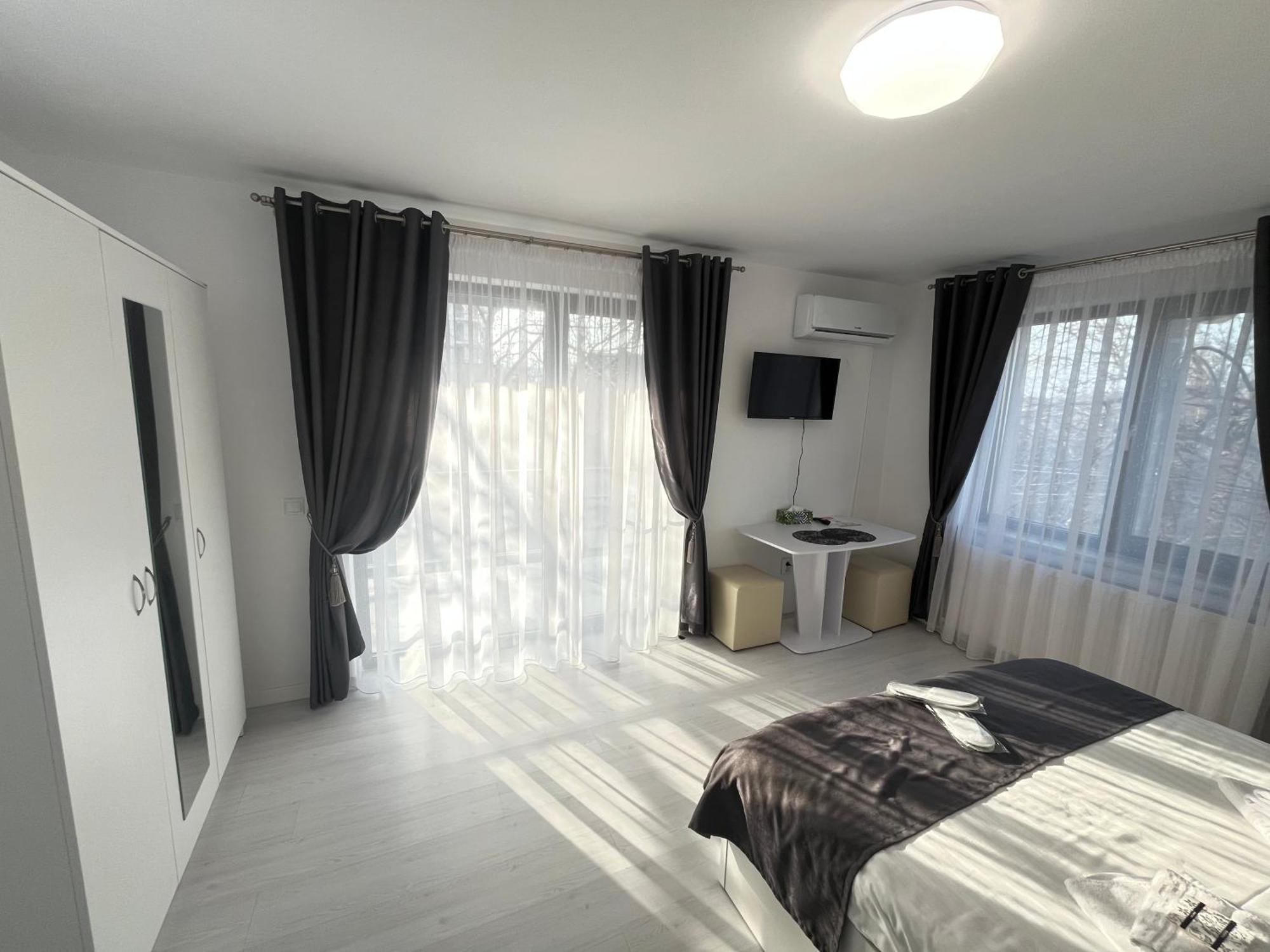 Hotel Palas Grand View Jászvásár Kültér fotó