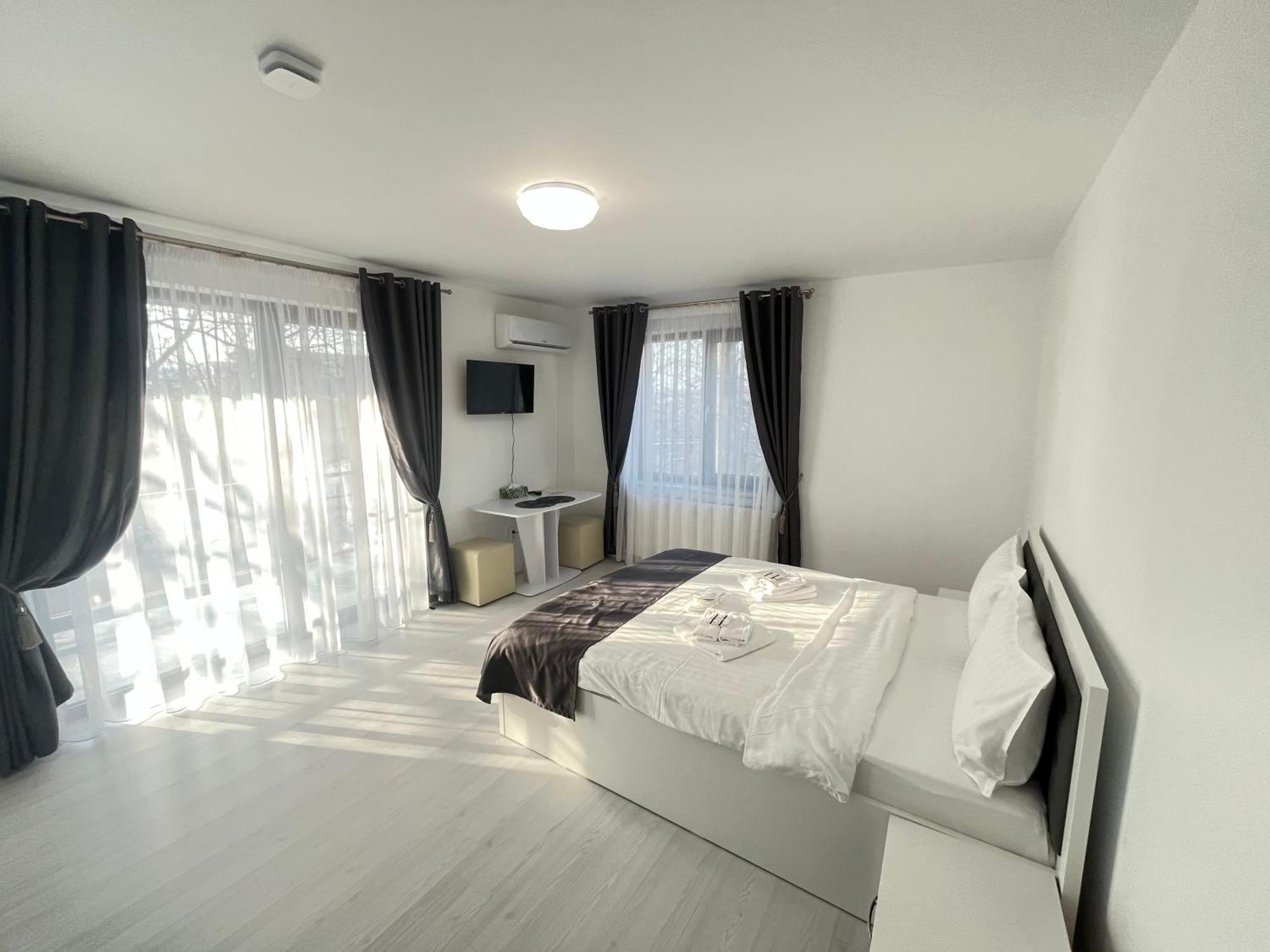 Hotel Palas Grand View Jászvásár Kültér fotó