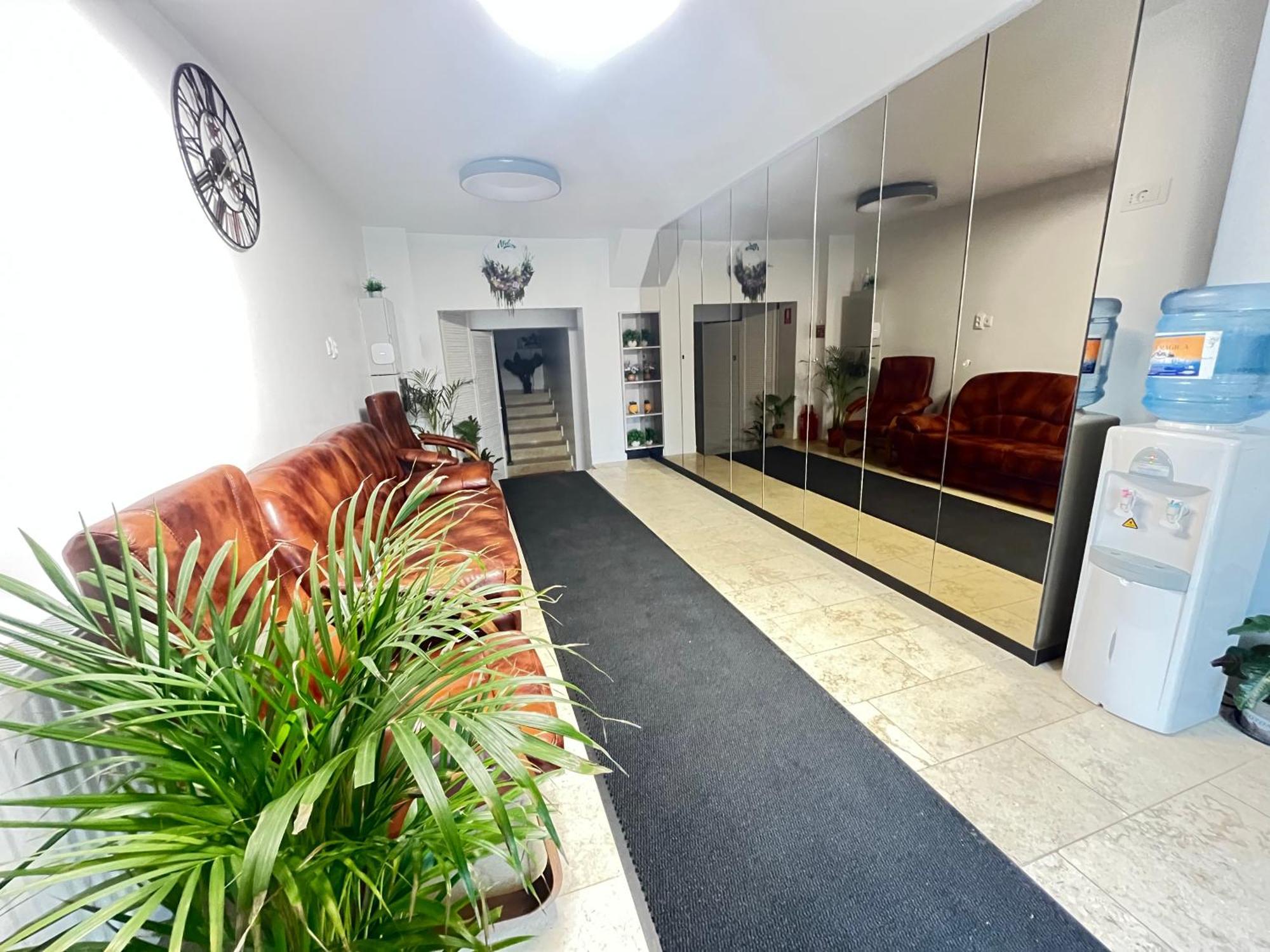 Hotel Palas Grand View Jászvásár Kültér fotó