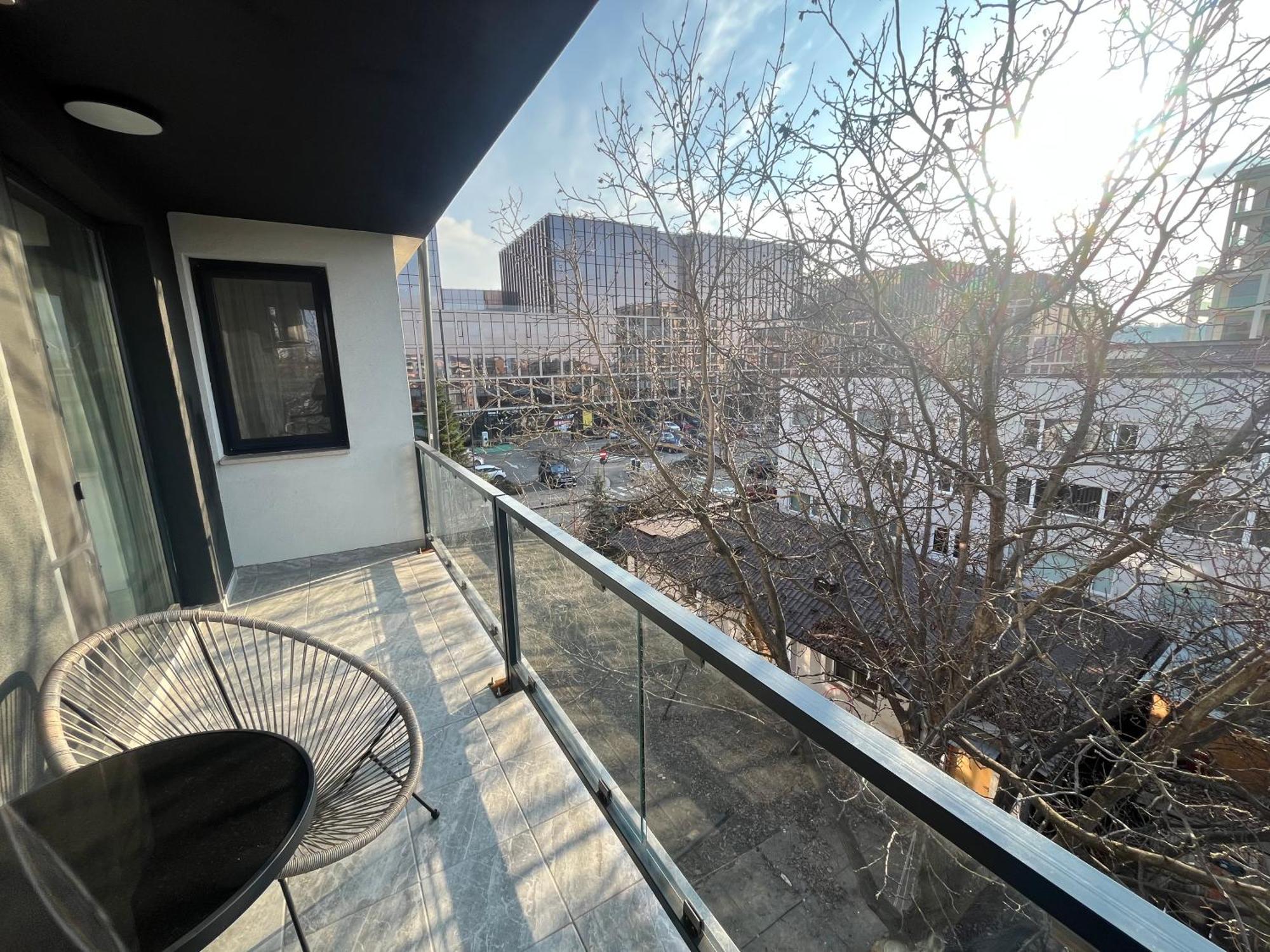 Hotel Palas Grand View Jászvásár Kültér fotó