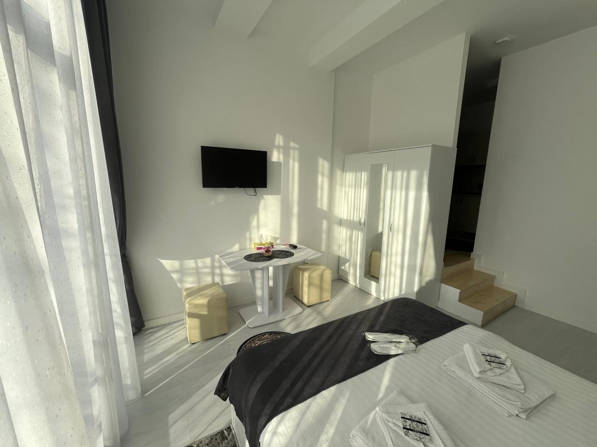 Hotel Palas Grand View Jászvásár Kültér fotó