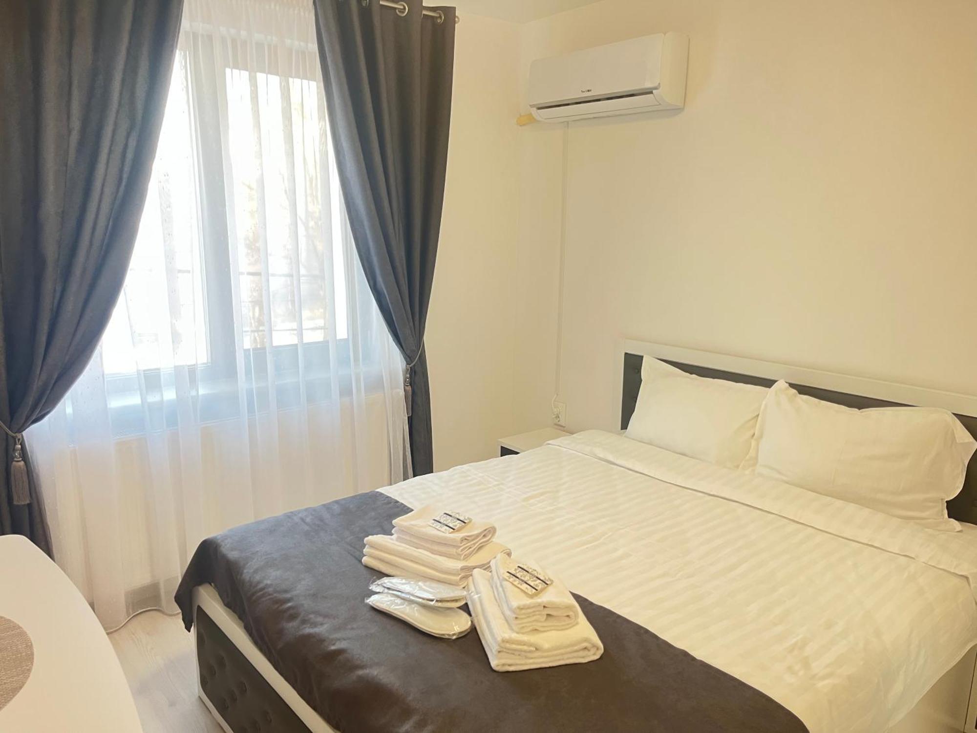 Hotel Palas Grand View Jászvásár Kültér fotó