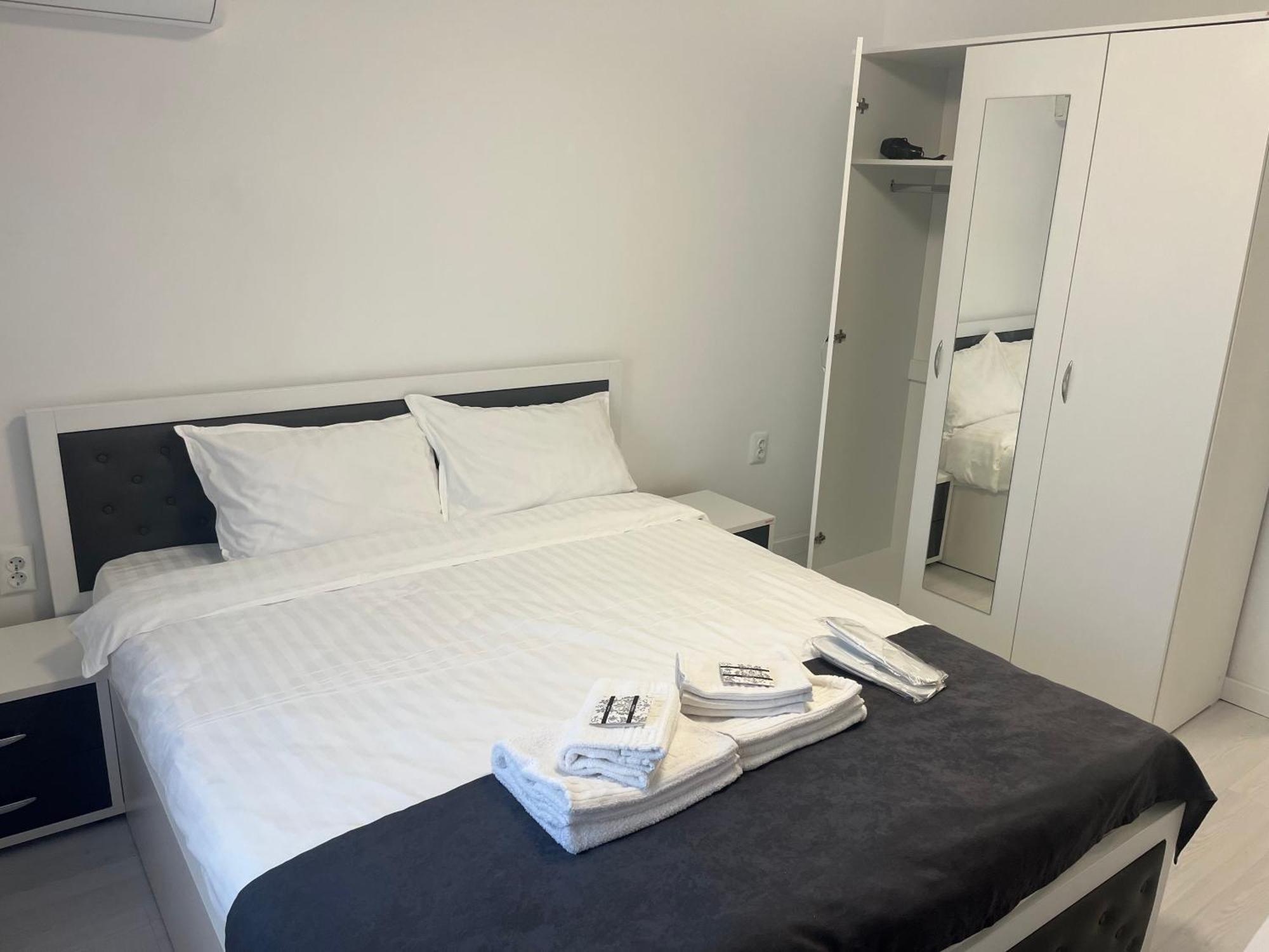 Hotel Palas Grand View Jászvásár Kültér fotó