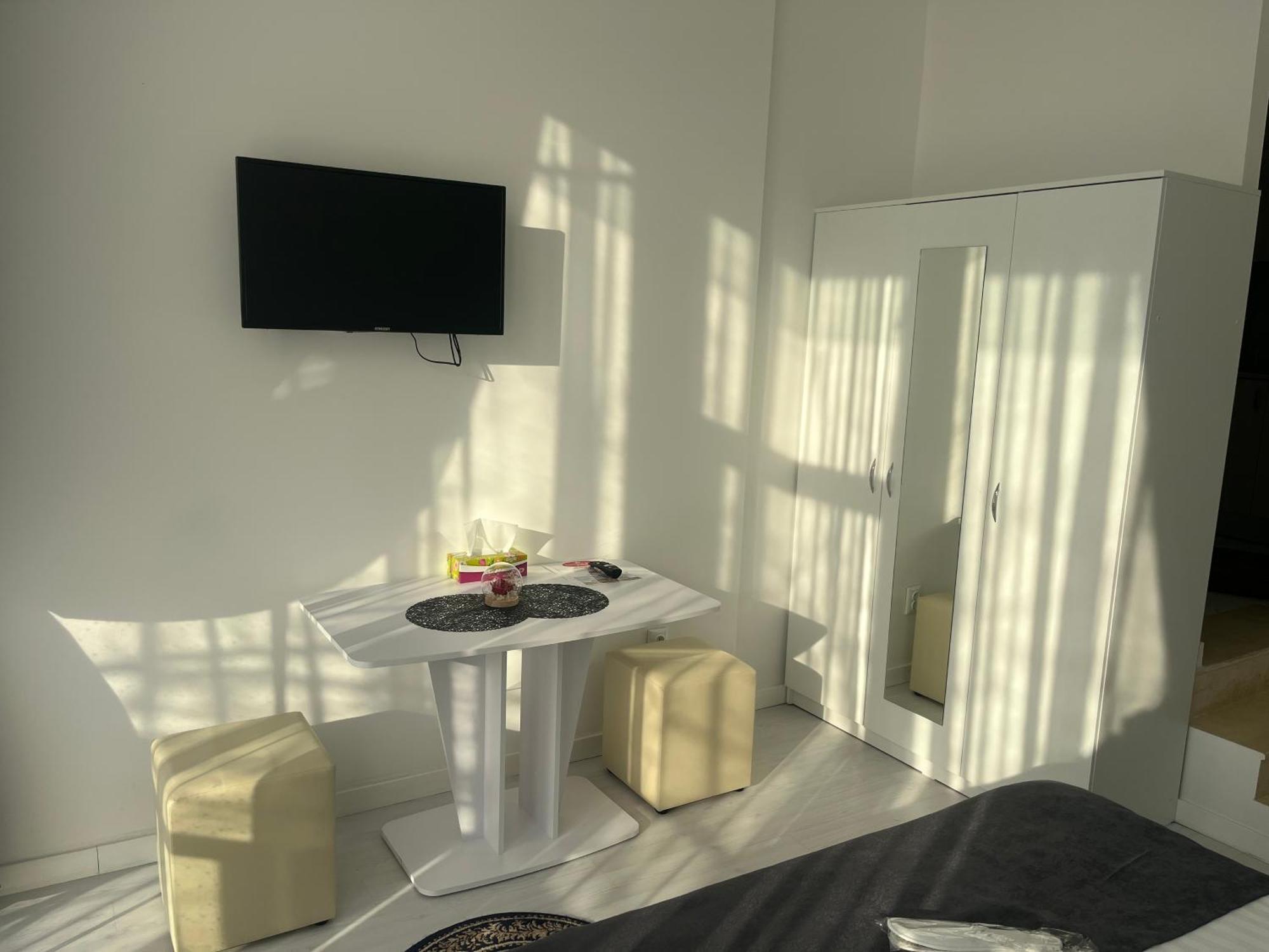 Hotel Palas Grand View Jászvásár Kültér fotó