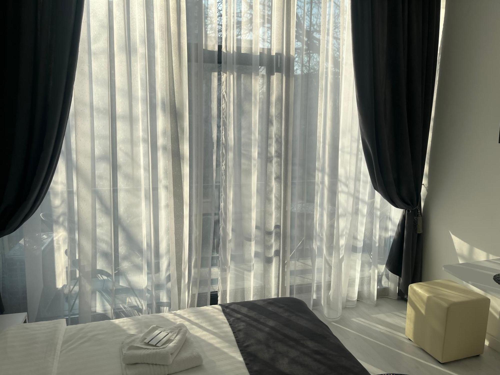 Hotel Palas Grand View Jászvásár Kültér fotó