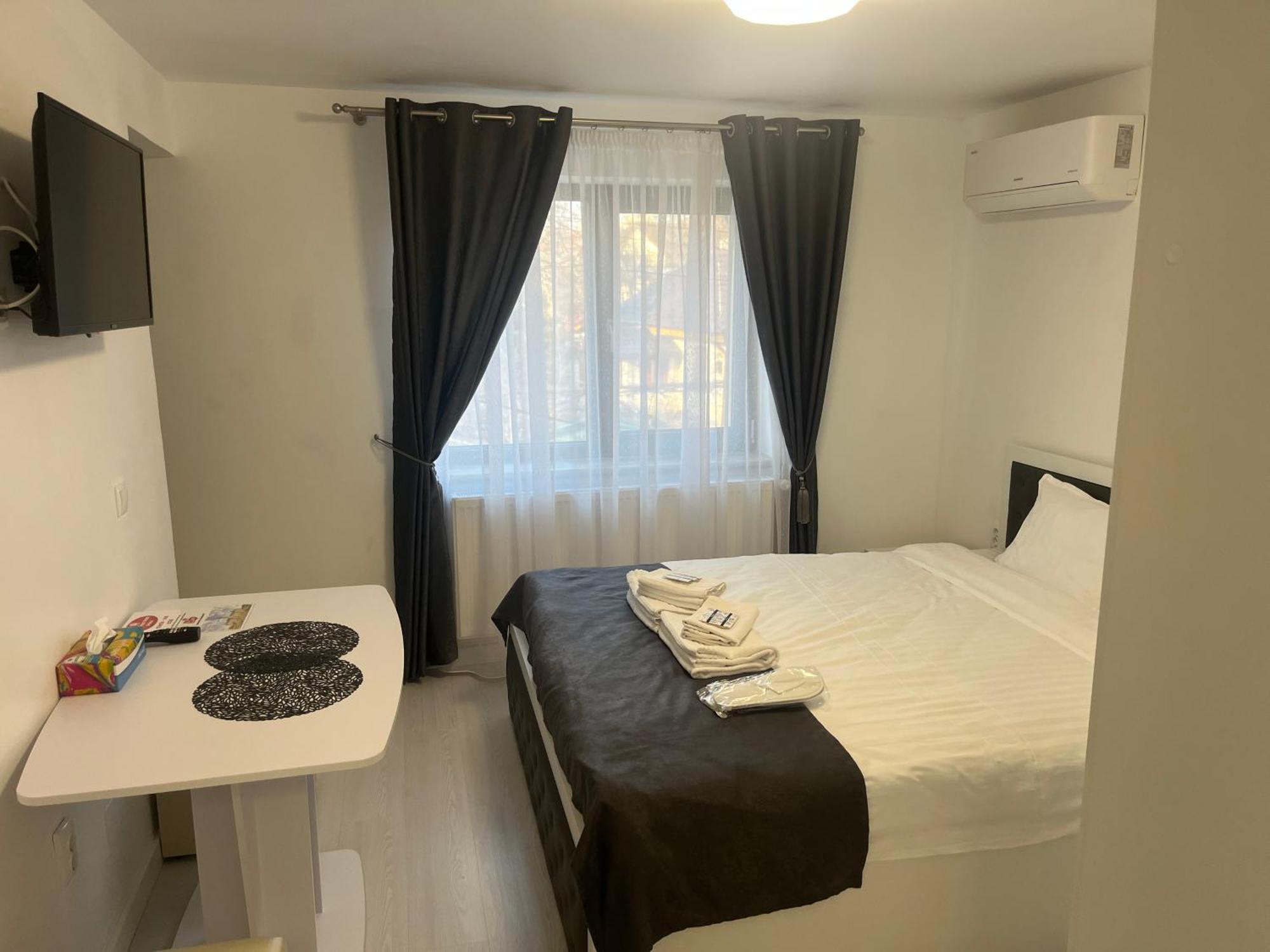 Hotel Palas Grand View Jászvásár Kültér fotó