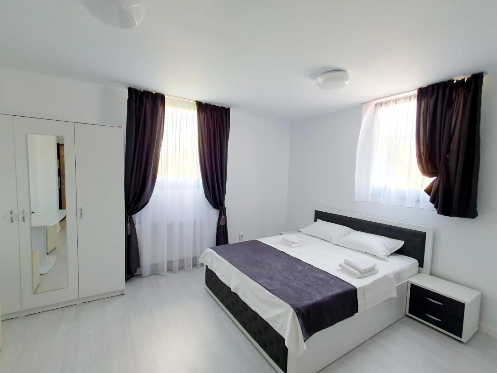 Hotel Palas Grand View Jászvásár Kültér fotó