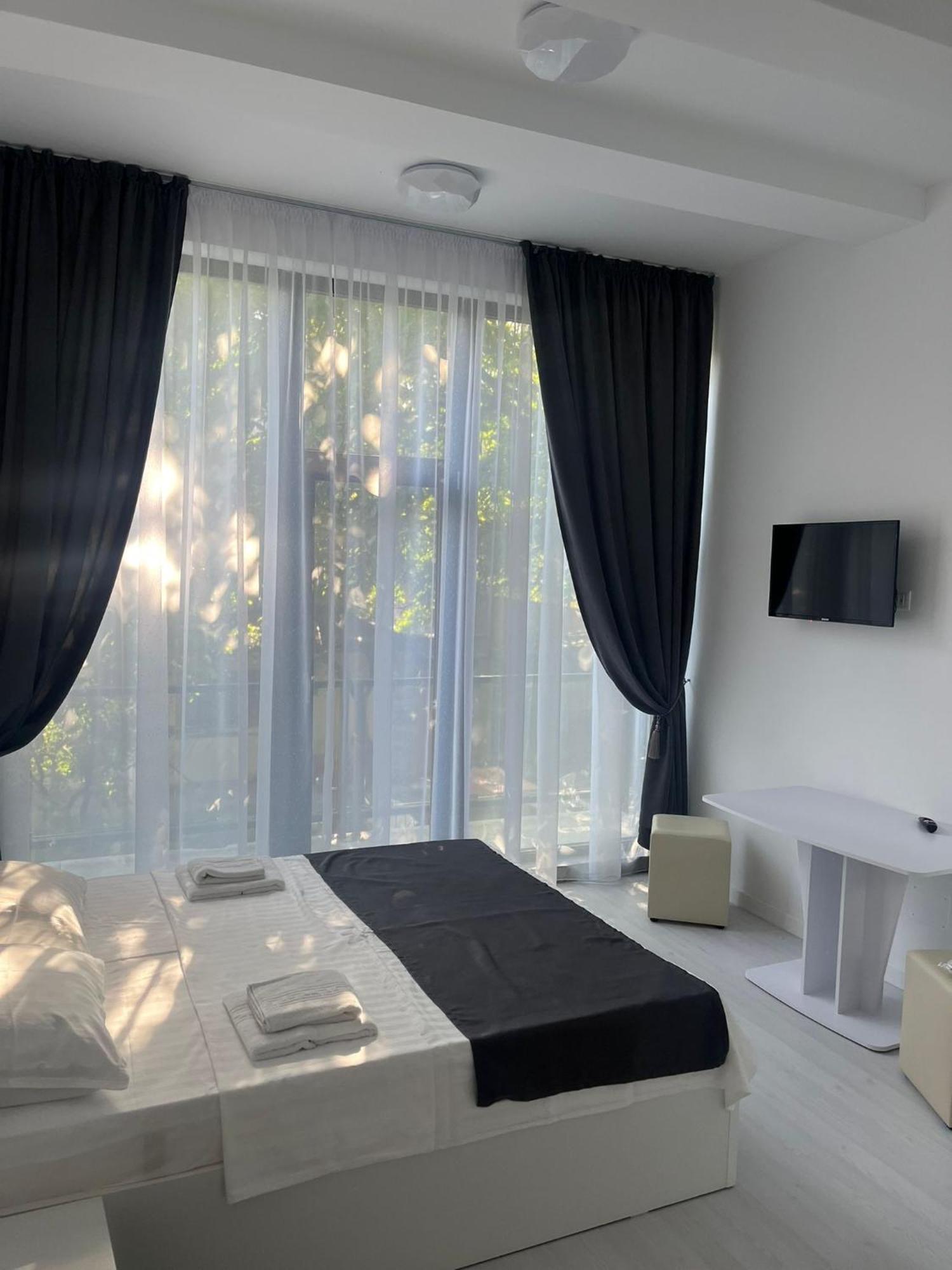 Hotel Palas Grand View Jászvásár Kültér fotó