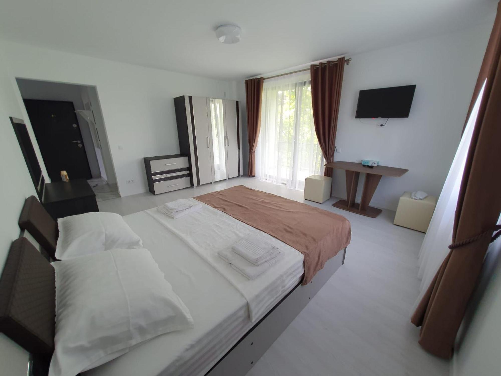 Hotel Palas Grand View Jászvásár Kültér fotó