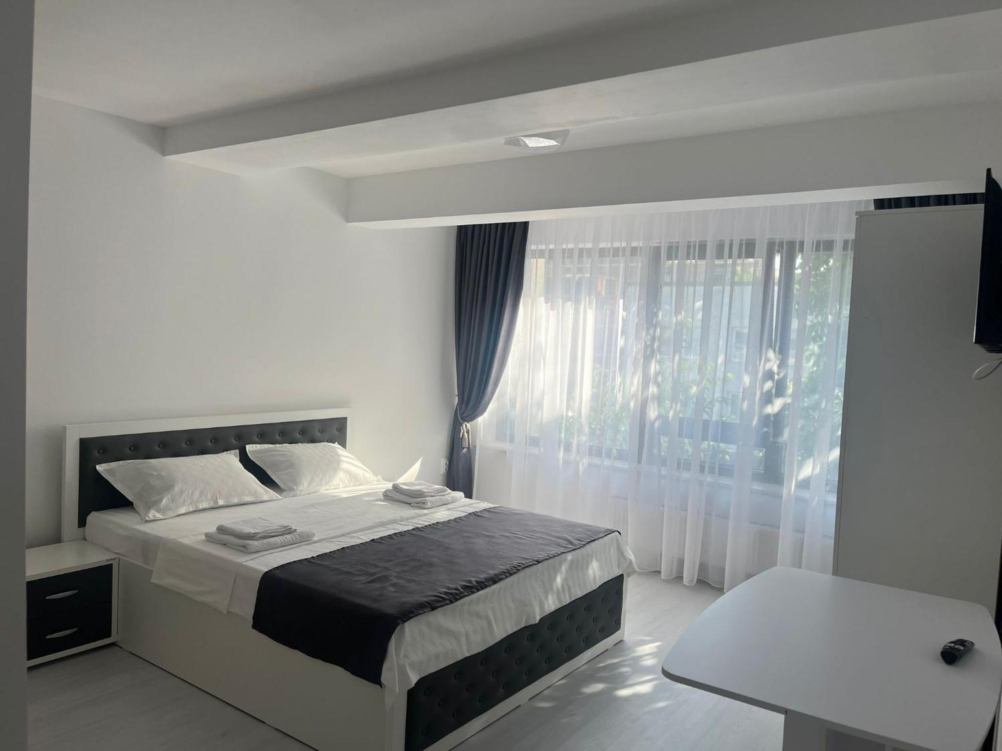 Hotel Palas Grand View Jászvásár Kültér fotó