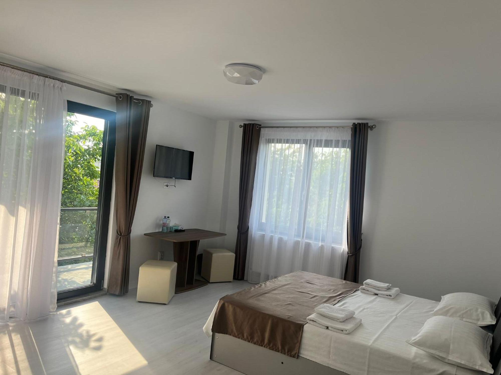 Hotel Palas Grand View Jászvásár Kültér fotó