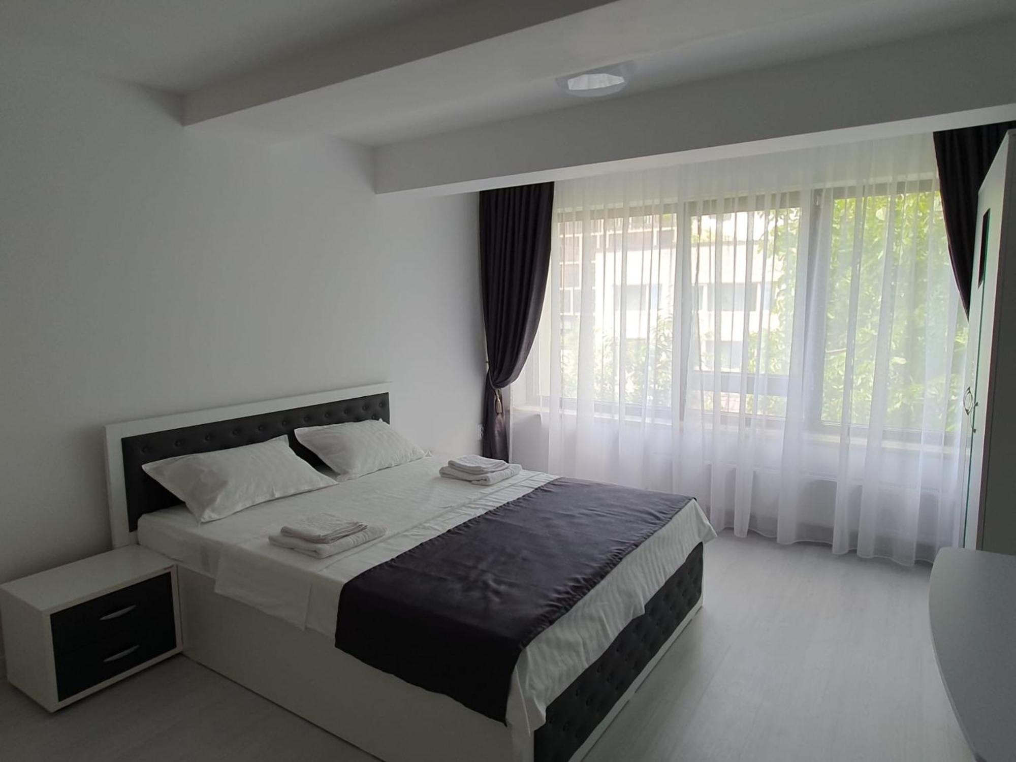 Hotel Palas Grand View Jászvásár Kültér fotó