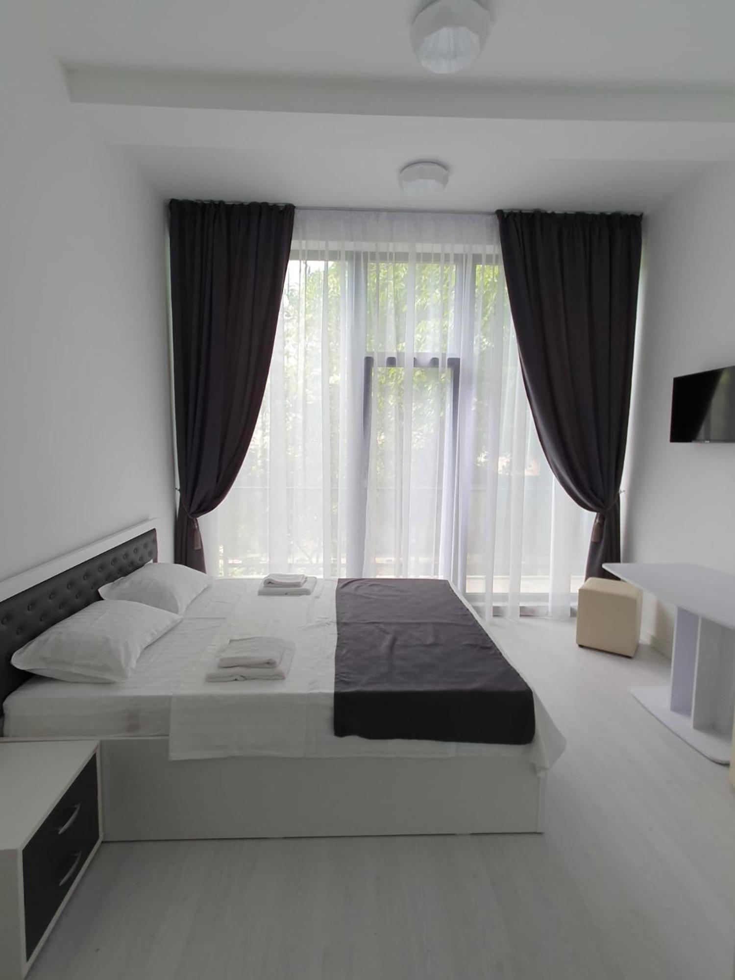 Hotel Palas Grand View Jászvásár Kültér fotó