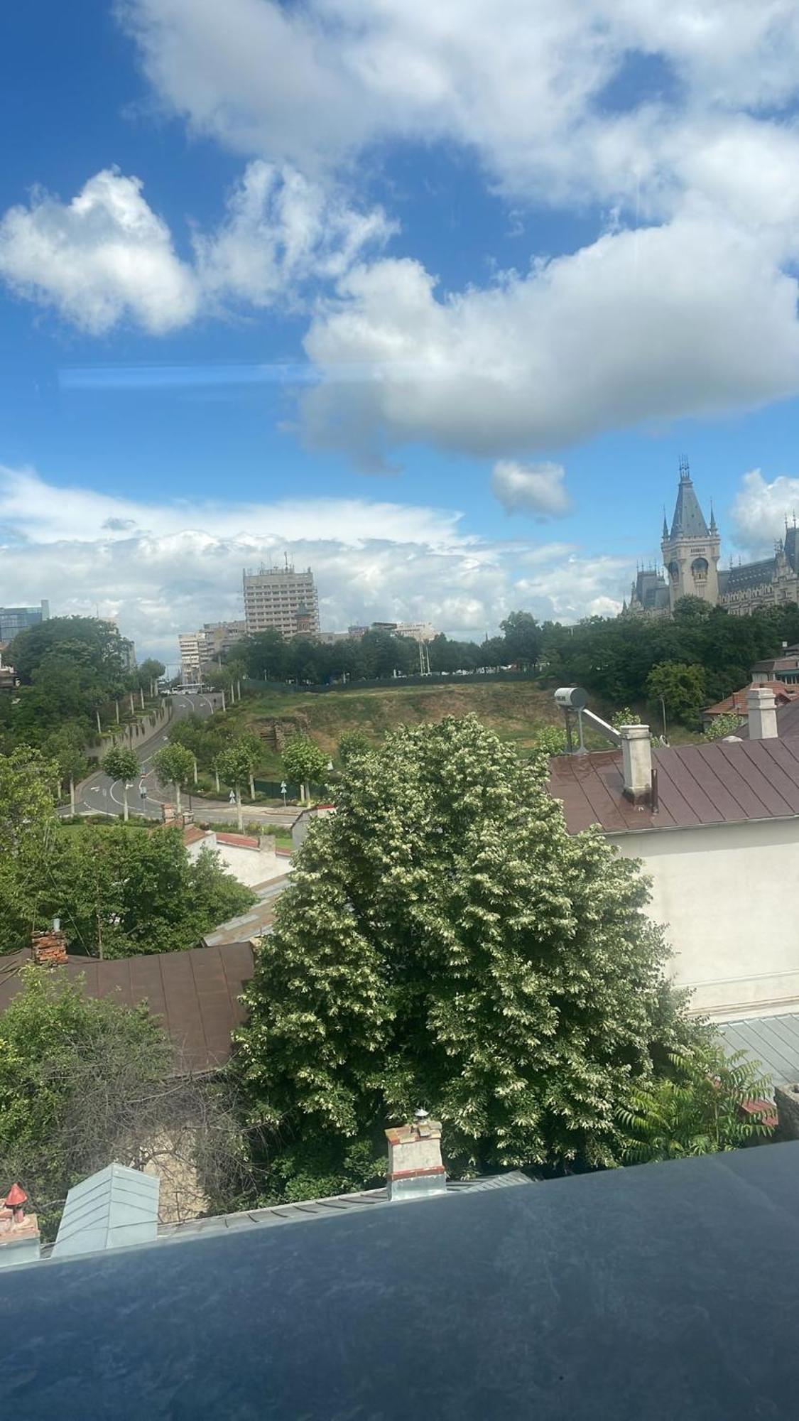 Hotel Palas Grand View Jászvásár Kültér fotó